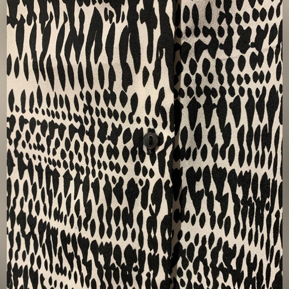 H&M black and white button down blouse, size S - Picture 3 of 4